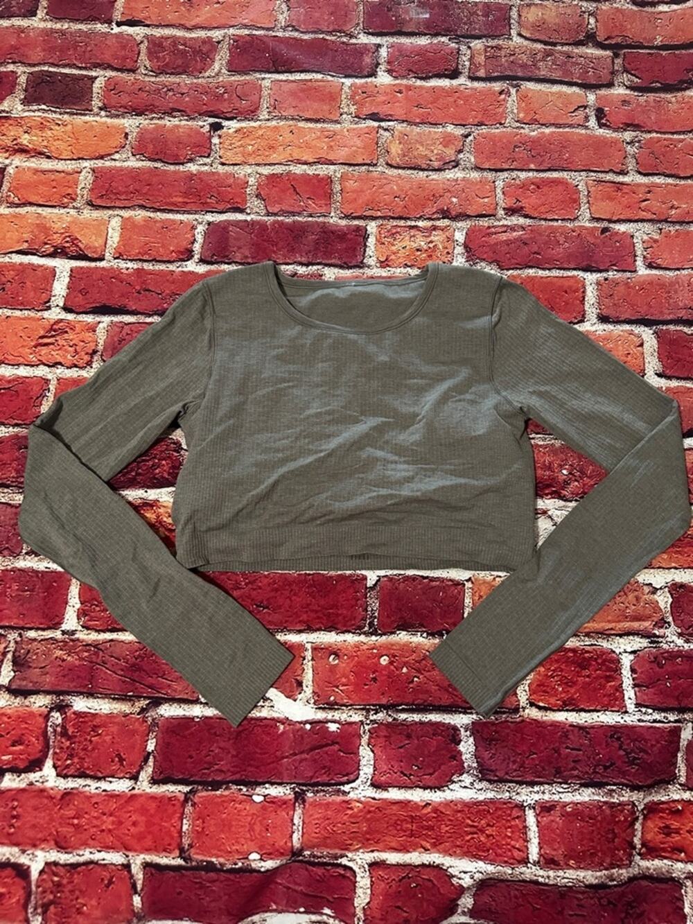 Lululemon ribbed long sleeved cropped